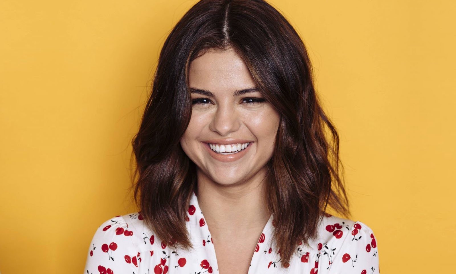 Selena Gomez teria machucado o rosto após sofrer acidente em sua casa