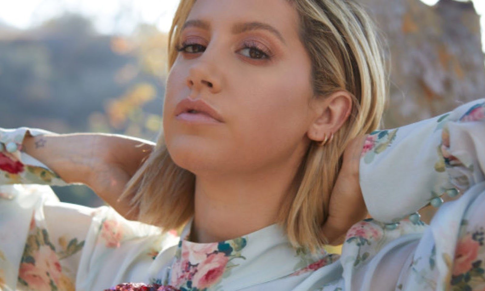 Ashley Tisdale adia lançamento do single 'Lemons'