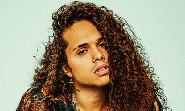 Vitão responde críticas após fazer cover de Alcione: 'não sabem porra nenhuma de música brasileira'