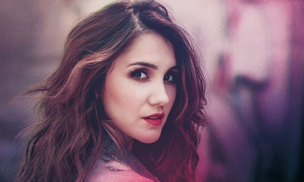 Dulce María revela que está grávida de uma menina
