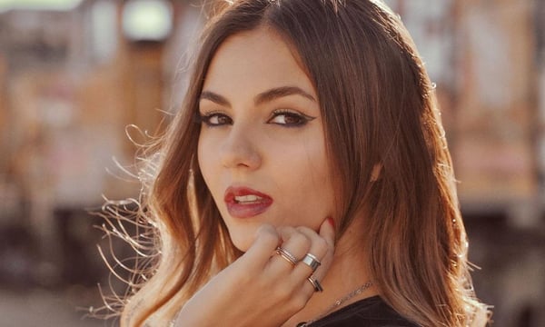 Victoria Justice anuncia novo single 'Stay' para a próxima sexta-feira (12)
