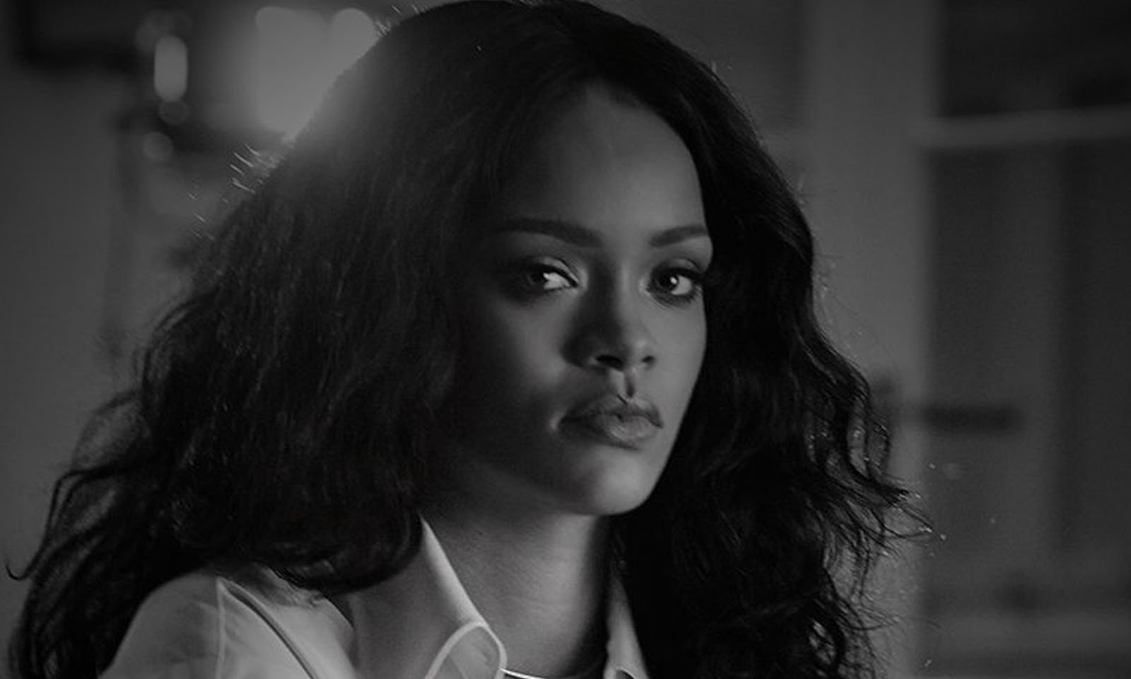 Rihanna se manifesta e pede justiça por George Floyd
