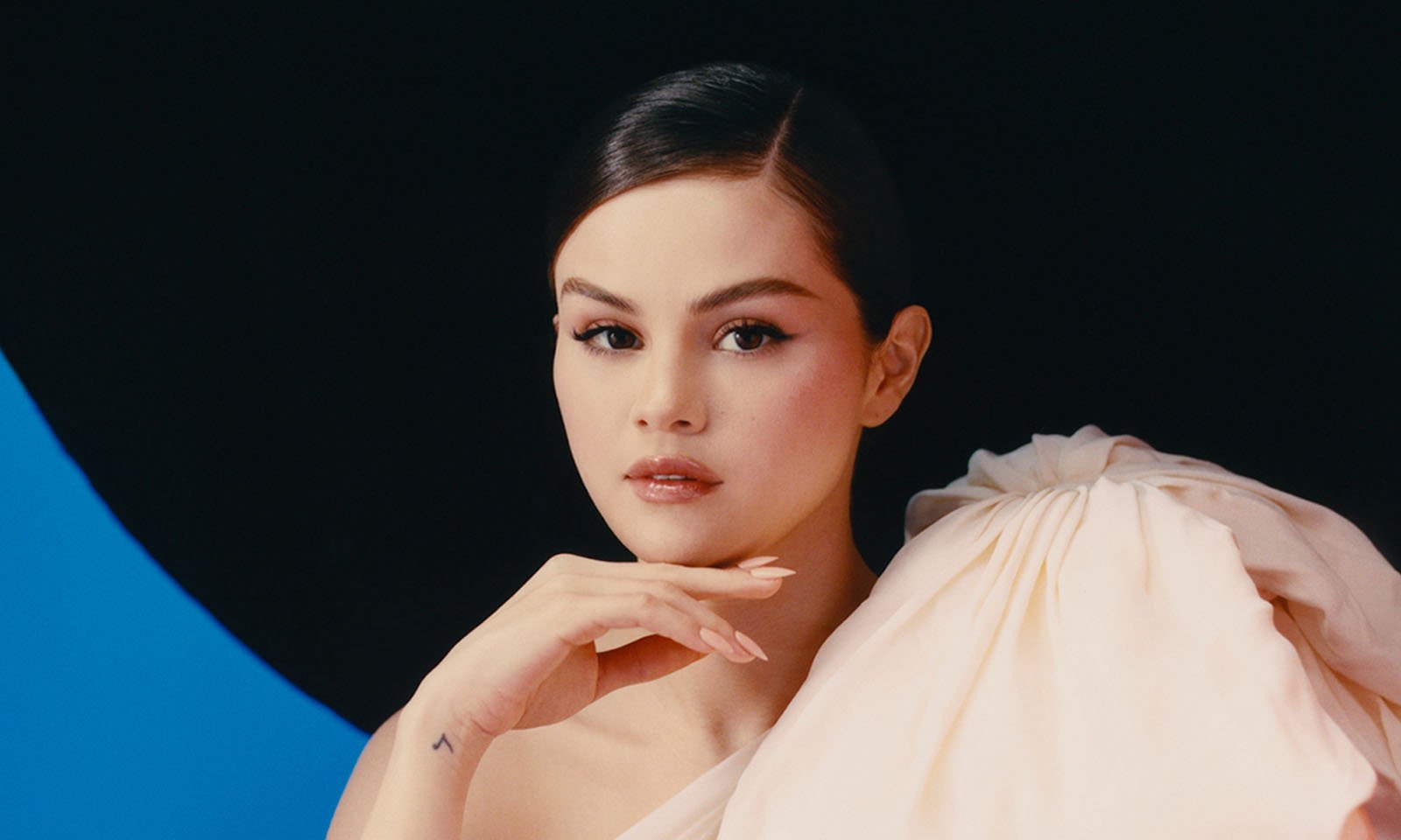 'Revelación': Selena Gomez lança seu primeiro EP em espanhol