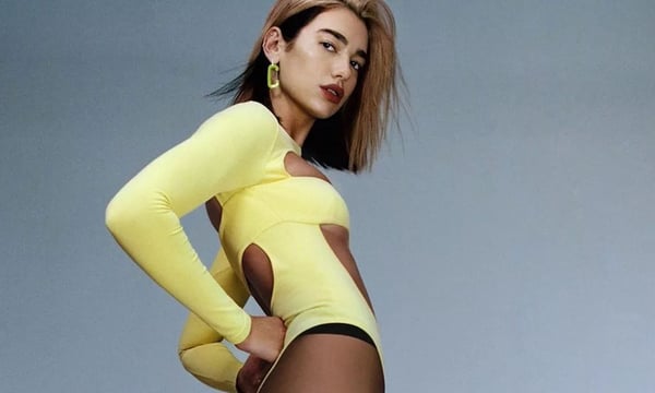 Dua Lipa nega que polícia teria interrompido gravação por quebrar regras da OMS: “Acionei meus advogados”