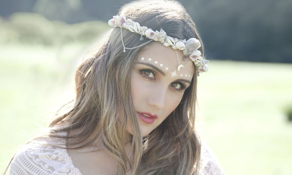 Dulce María lança novo single e fala sobre gravidez: “minha saúde é prioridade”