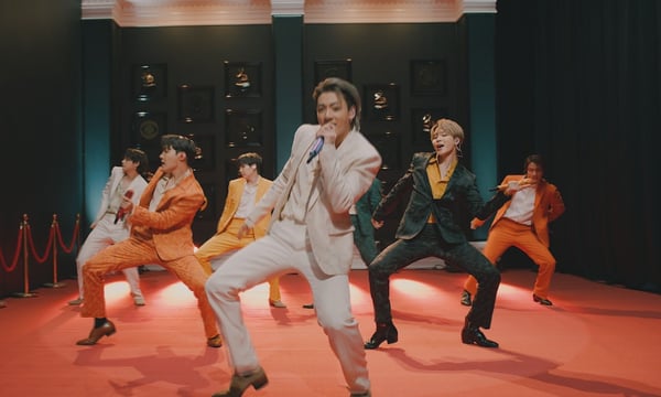 Com uma das performances mais aguardadas da noite, BTS apresenta 'Dynamite' no Grammy 2021