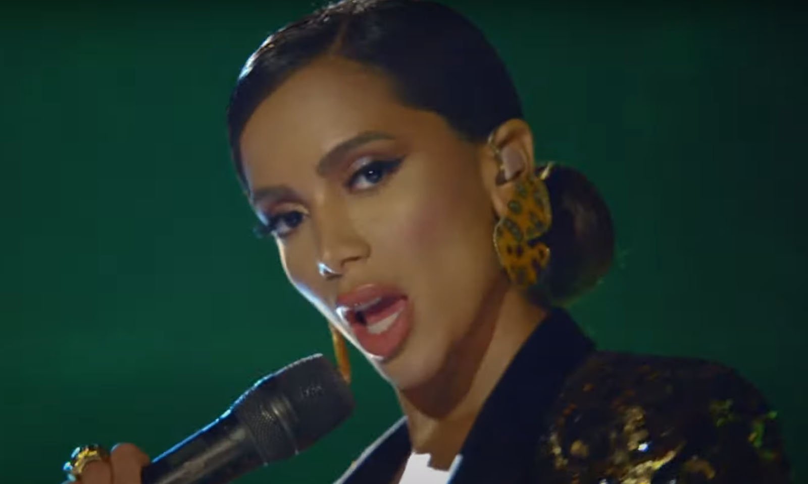 Anitta faz primeira performance de “Me Gusta” no programa de Jimmy Fallon