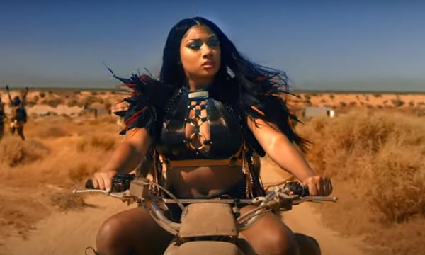 Megan Thee Stallion faz performance de 'Savage Remix' no BET Awards 2020