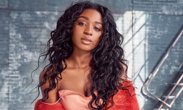 Normani divulga novas fotos no estúdio de gravação