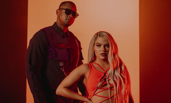 Léo Santana convida Luísa Sonza para um pagodão baiano no videoclipe de “Século 21”