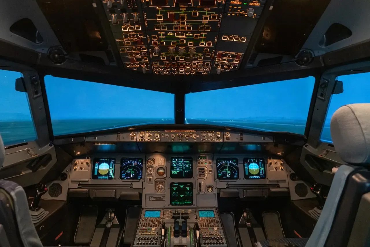 Airbus A320 flight deck overview
