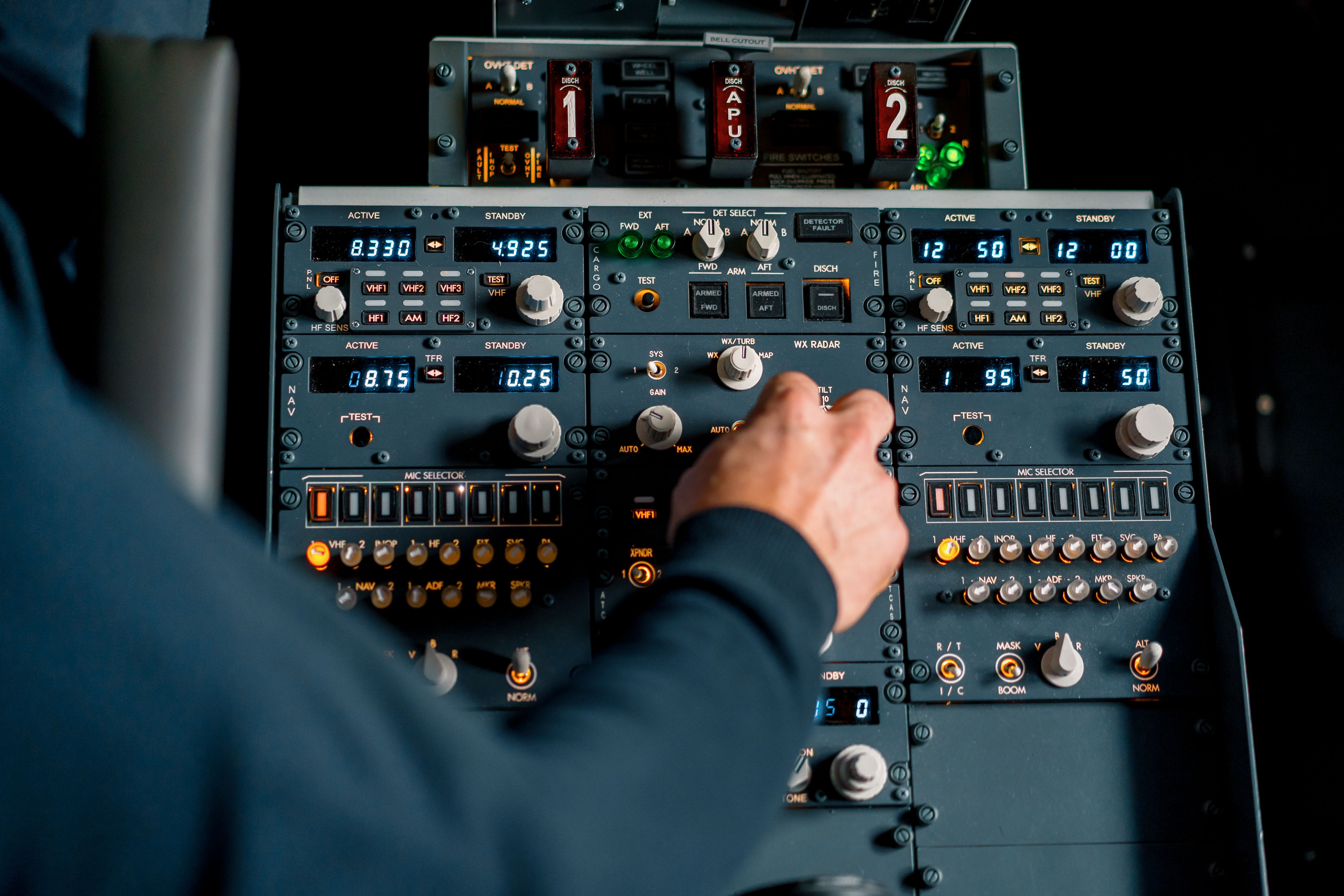 Engine control panel settings in Boeing 737 simulator