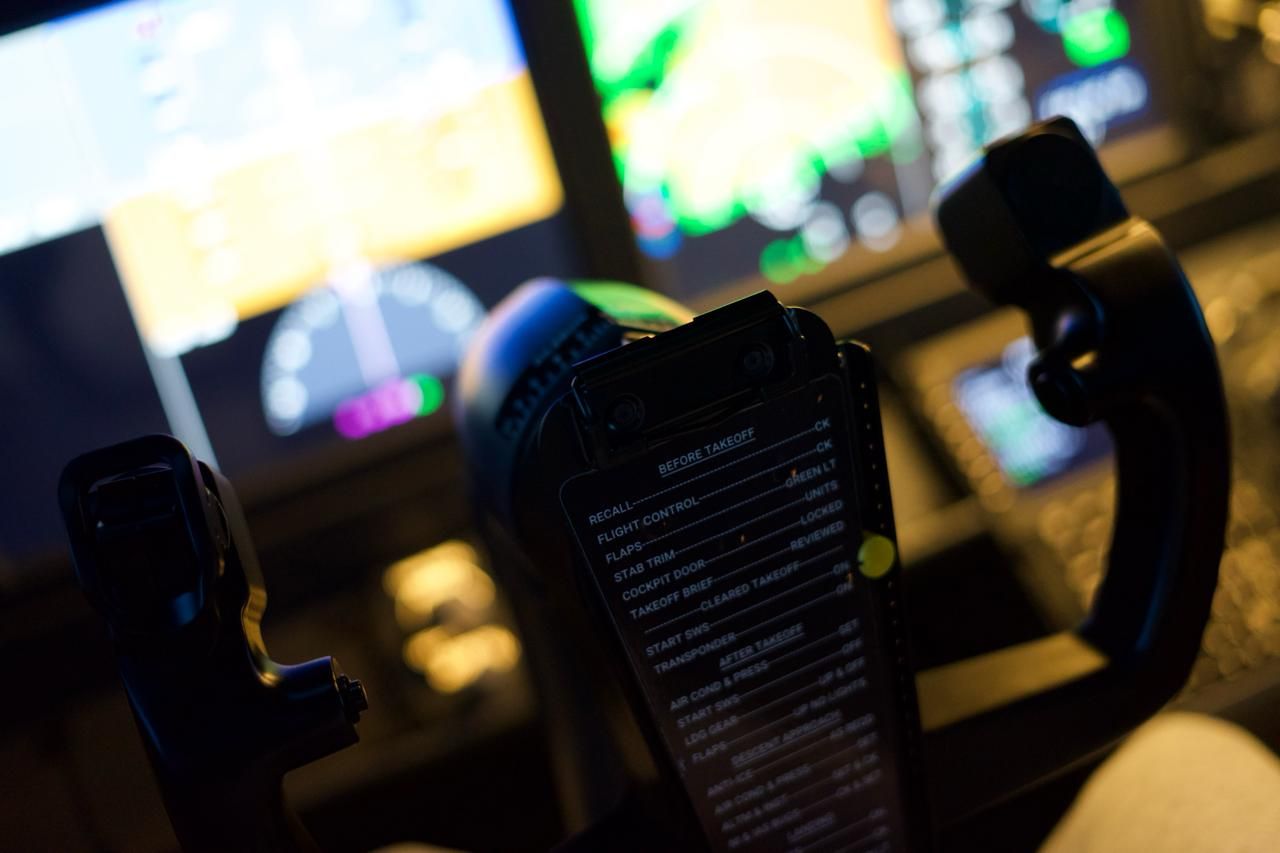 Boeing 737 yoke with flight checklist