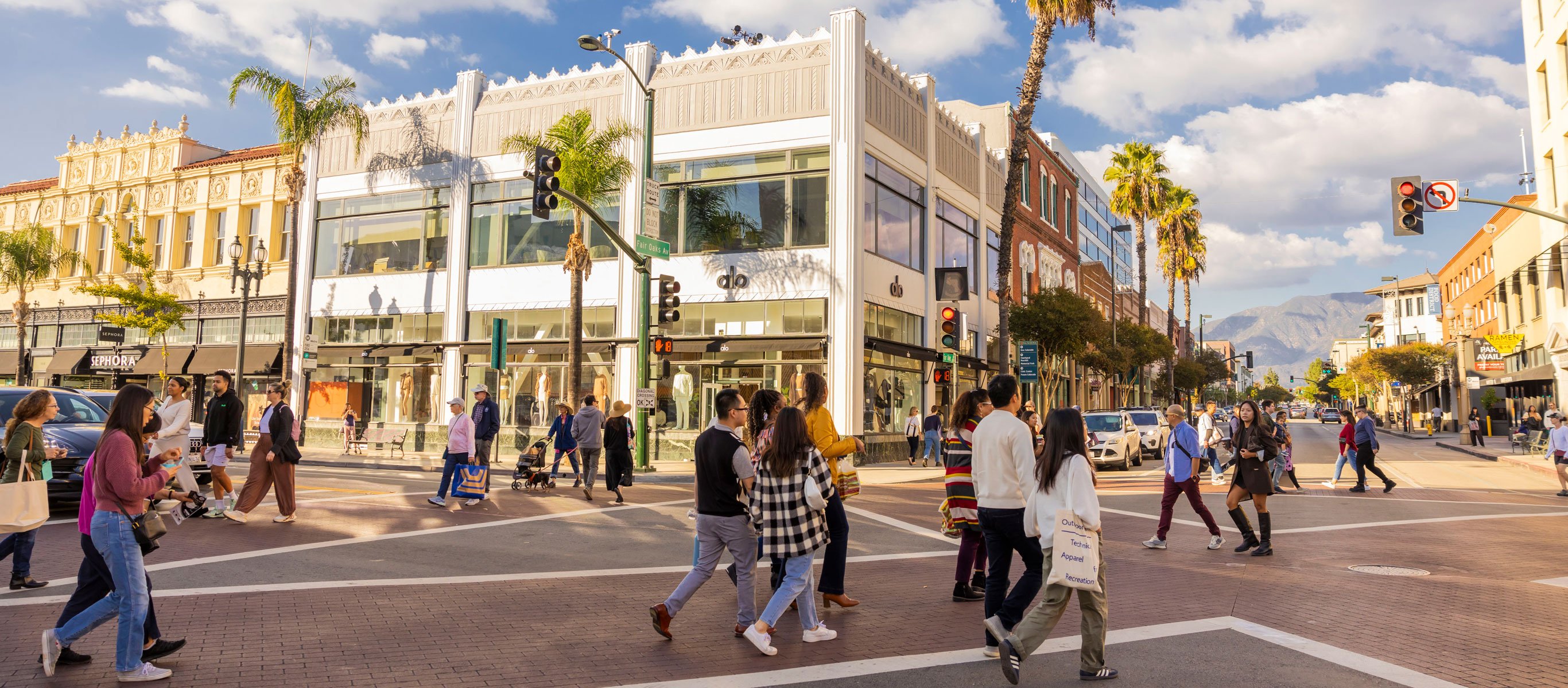 Old Town Pasadena street with cafes and boutiques along Colorado Boulevard