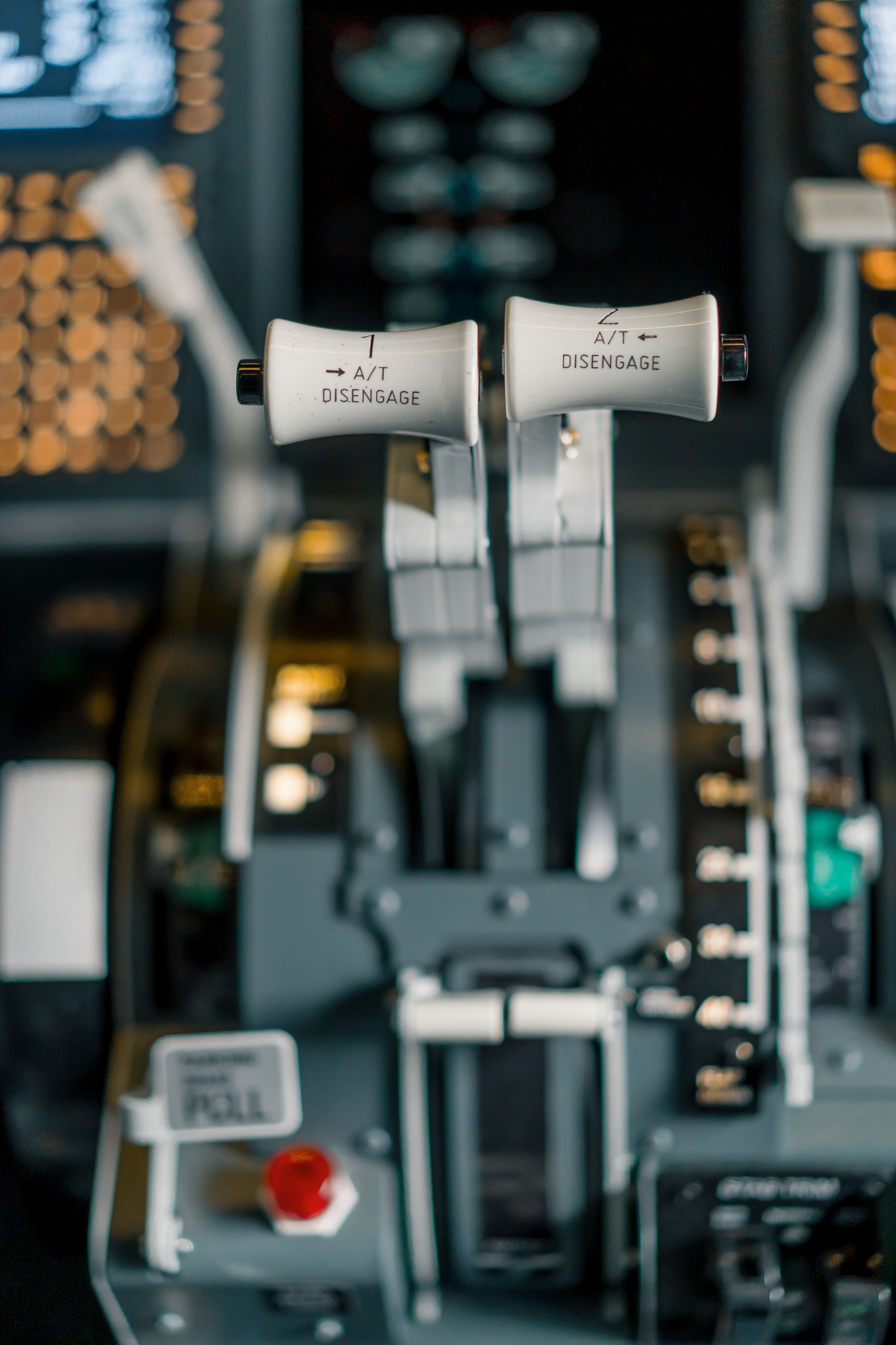 Center thrust control panel in Boeing 737 simulator