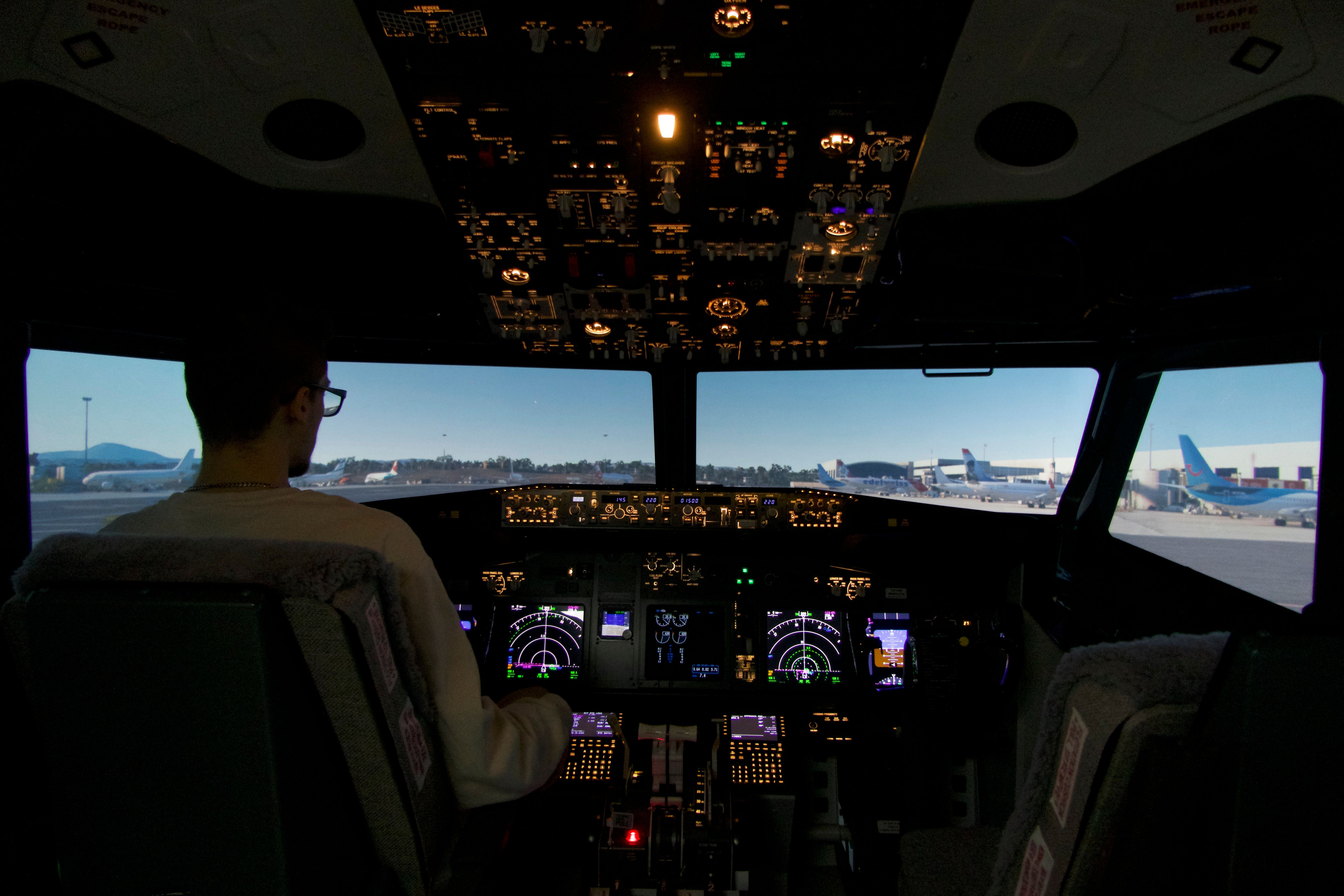 Runway view from Boeing 737 simulator cockpit