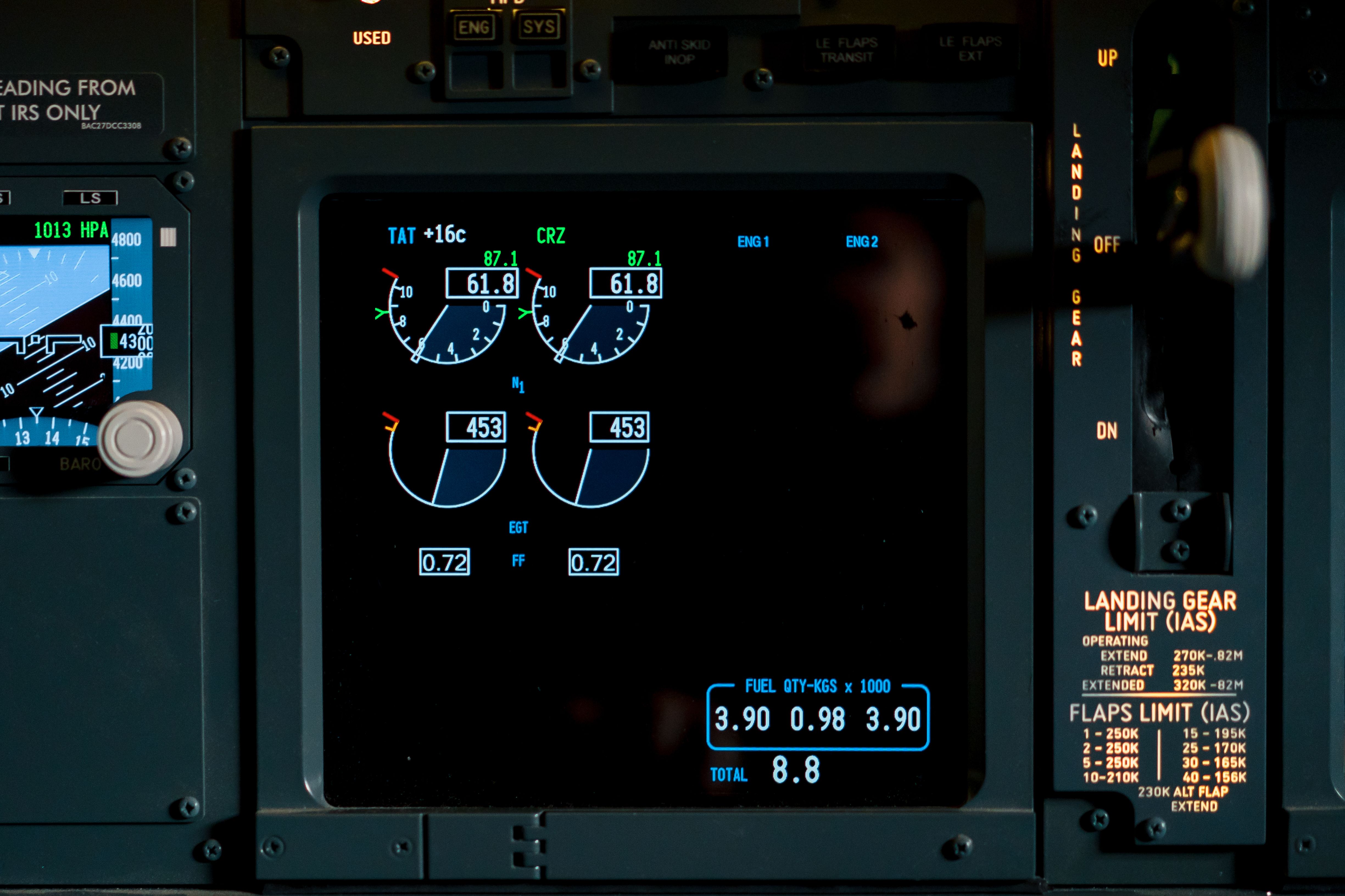 Engine monitoring system displays in Boeing 737 simulator