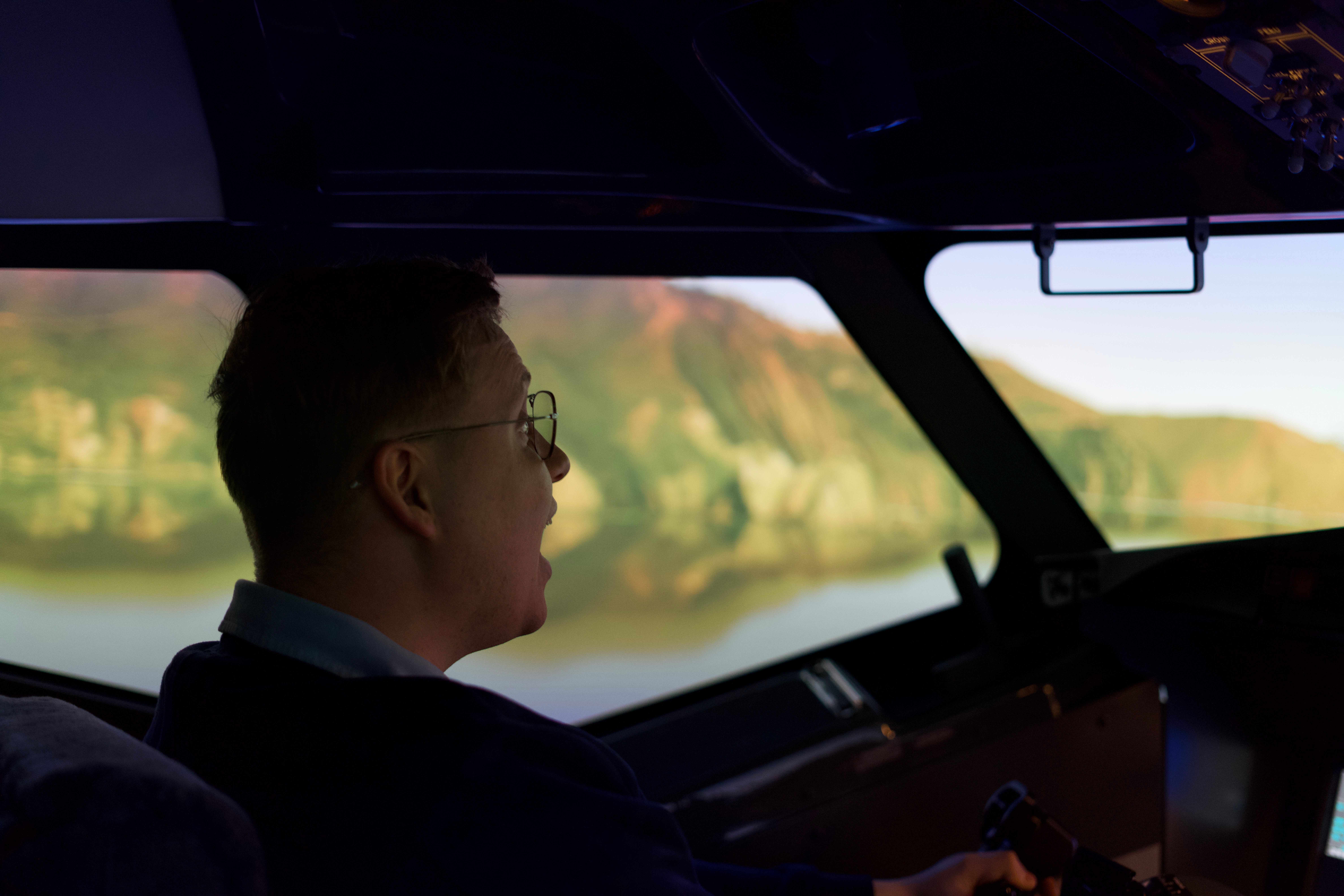 5 Powerful Reasons to Book a Flight Simulator Experience Today