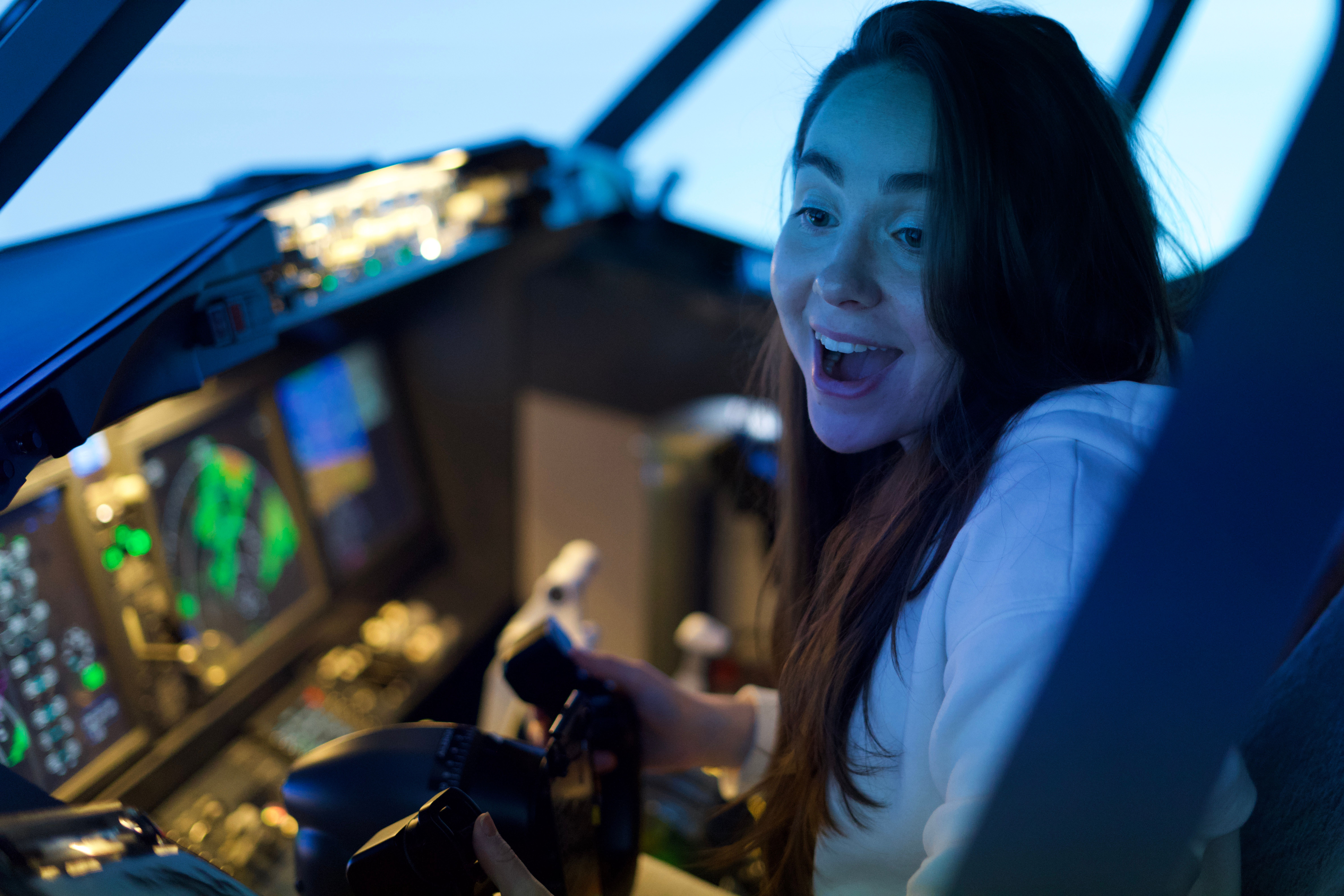 Happy customer enjoying Boeing 737 simulator experience