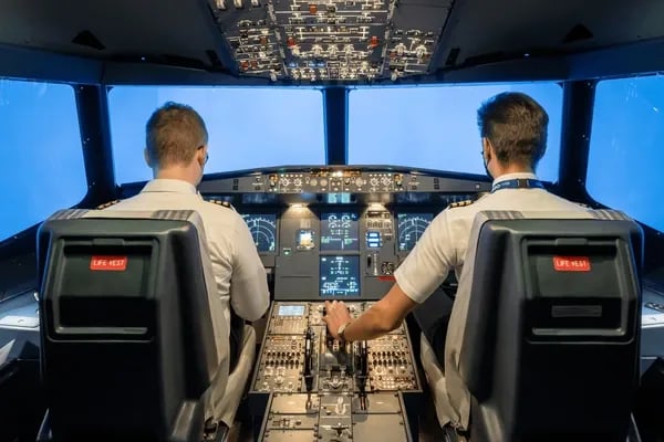 Educational flight session in Airbus A320 simulator