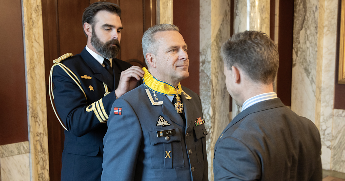 Oberst Bjørn Stai tildelt Den Kongelige Sværdorden