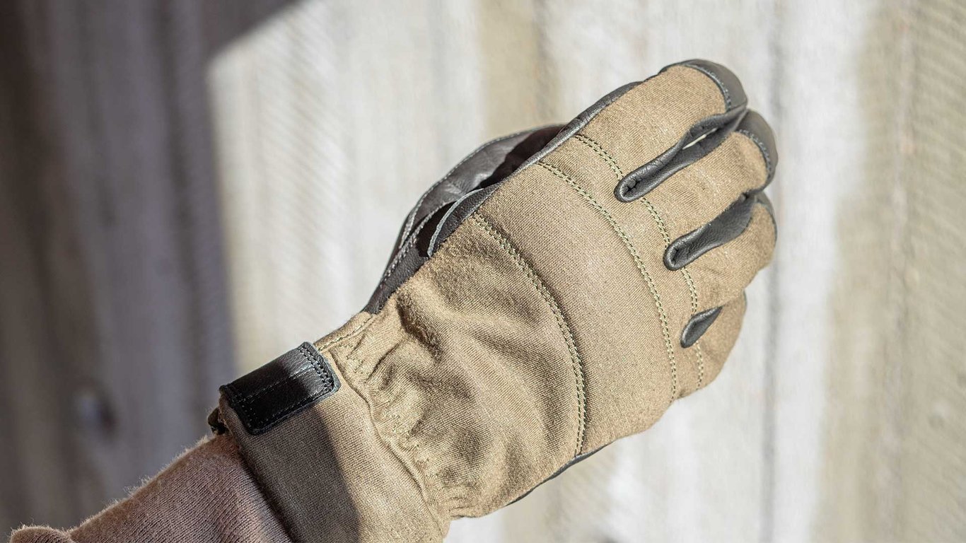 FMV tekee sopimuksen uusista taistelukäsineistä