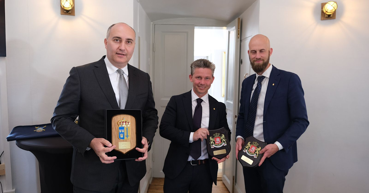 Georgian puolustusministeri vierailee Ruotsissa