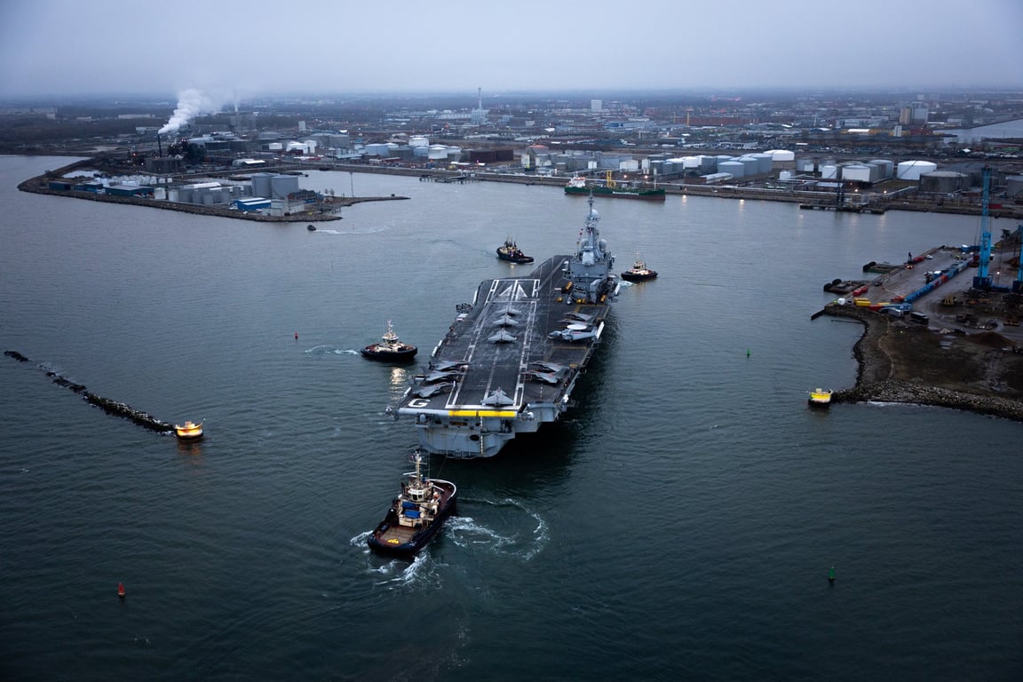 Följ med ombord på Charles de Gaulle