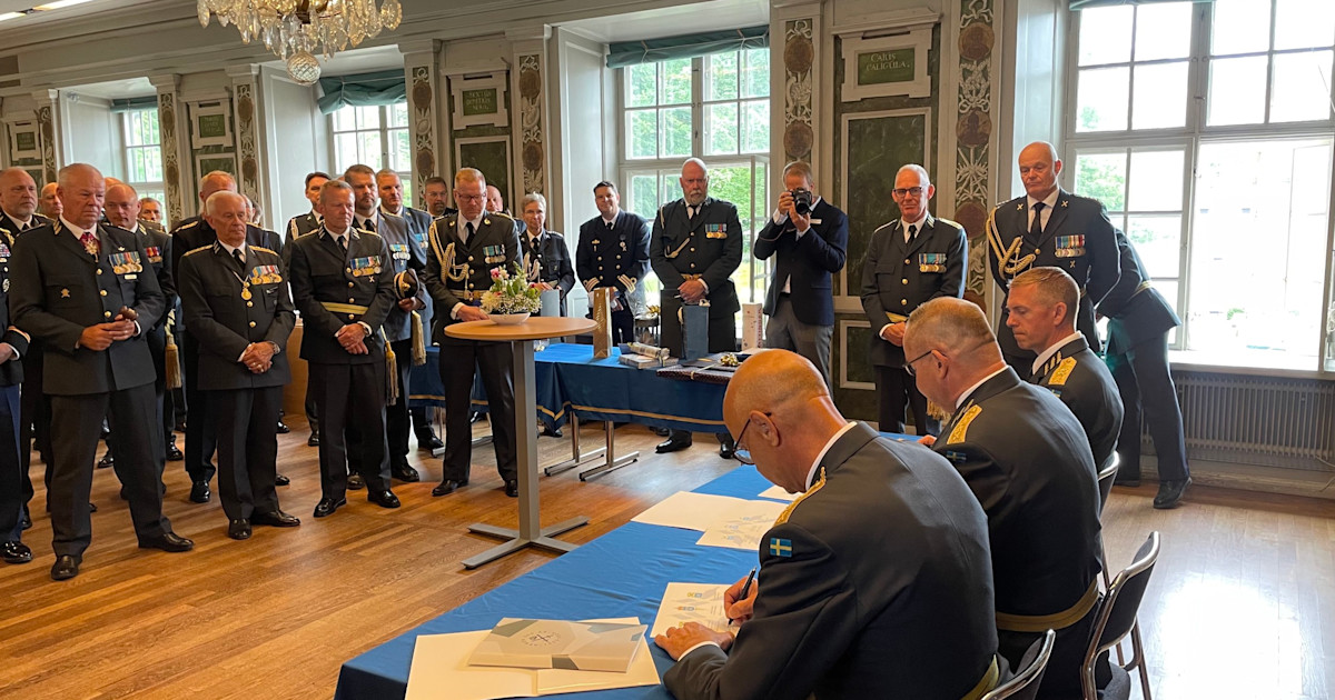 Sveriges nye hærchef: Karl Engelbrektson har overdraget til Jonny Lindfors