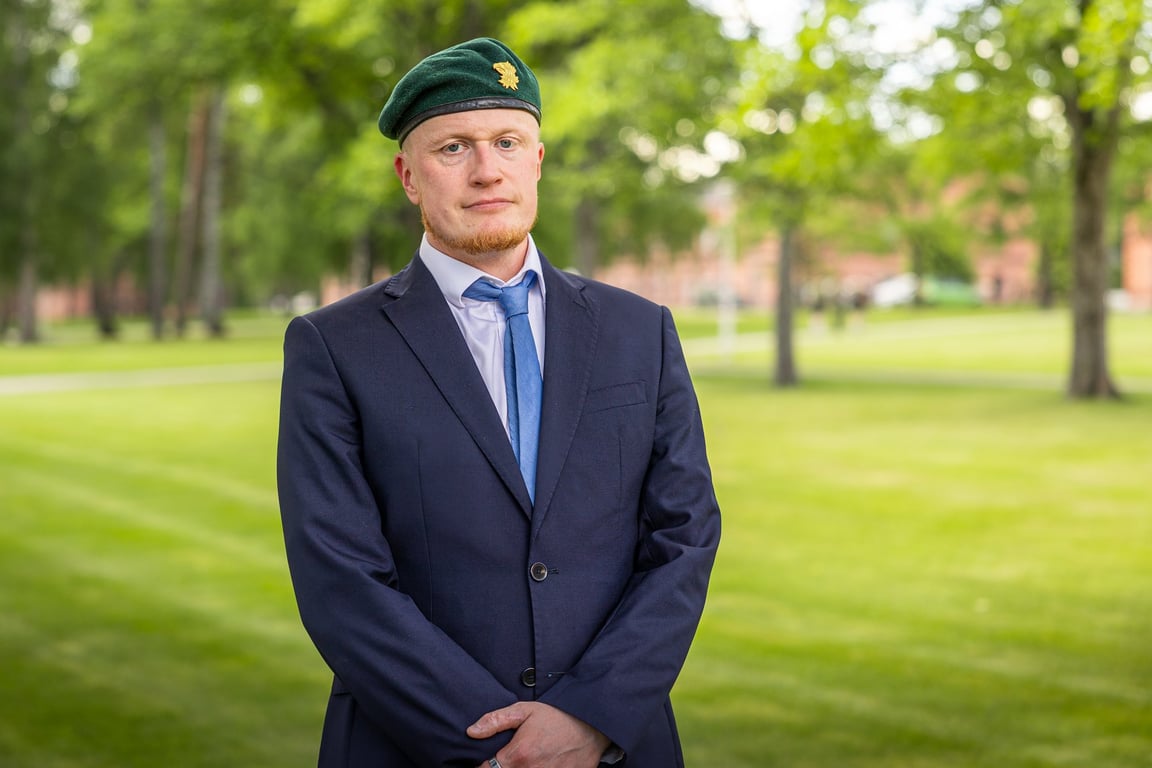 He returns to the Nyland Brigade as editor-in-chief