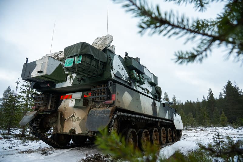 Finnish Armour School opens K9 howitzer line for reserve officers