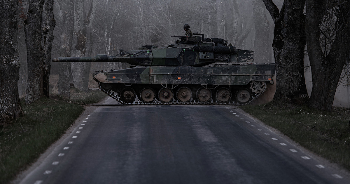 Första Stridsvagn 123A levererad till Sverige