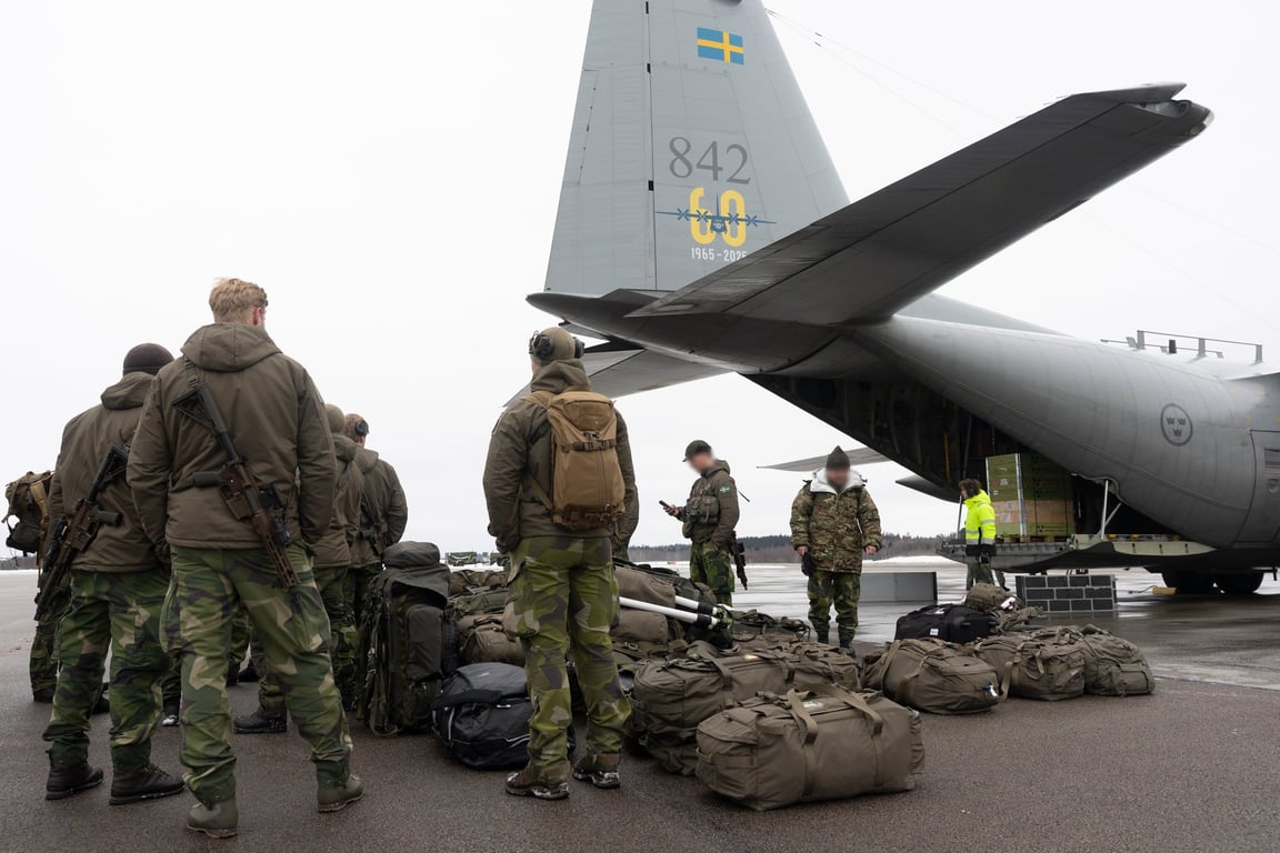 Svenska flygbasjägare övar på Grönland