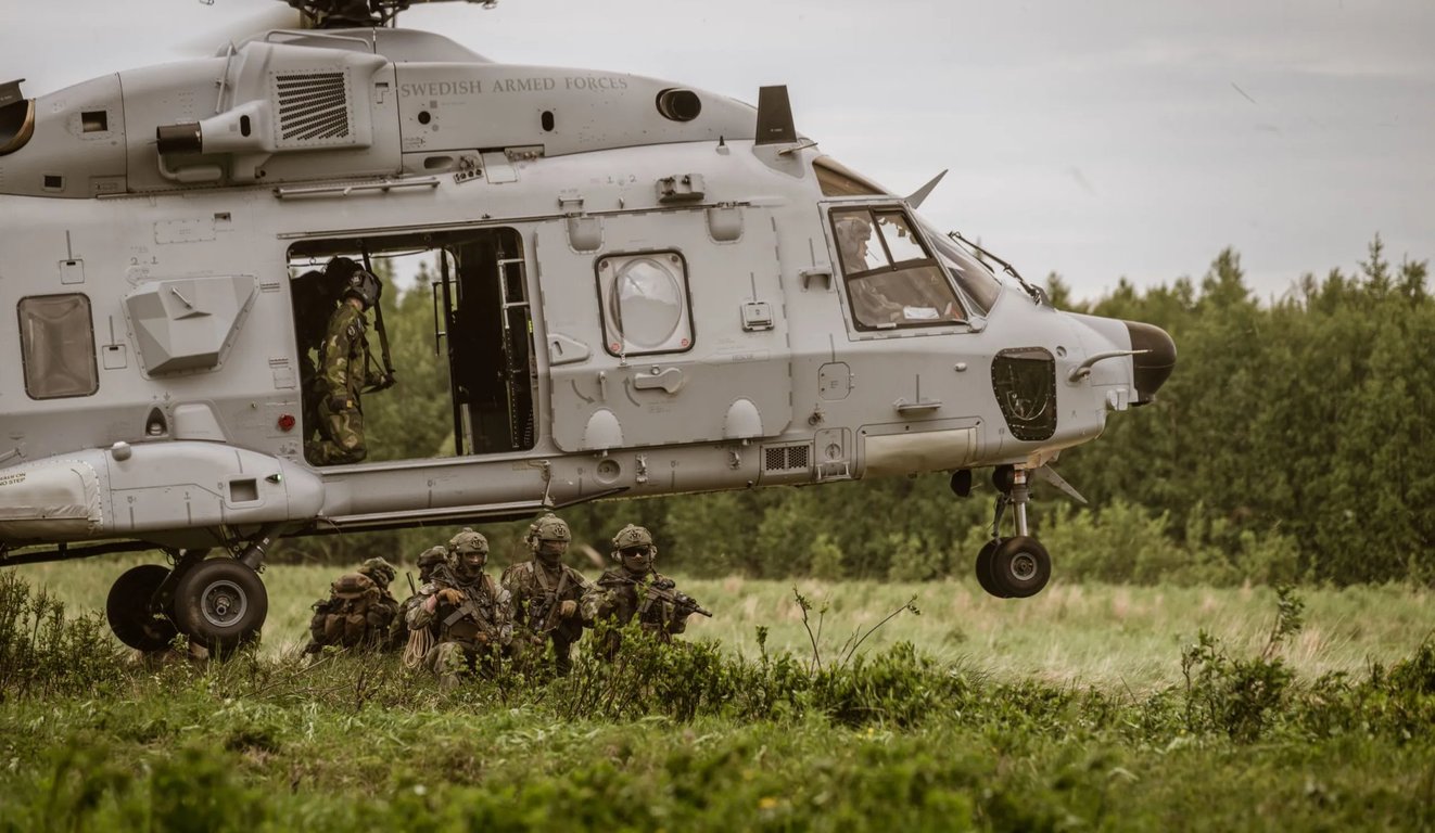Ruotsalainen helikopteriyksikkö harjoittelee Ramstein Flag -harjoituksessa