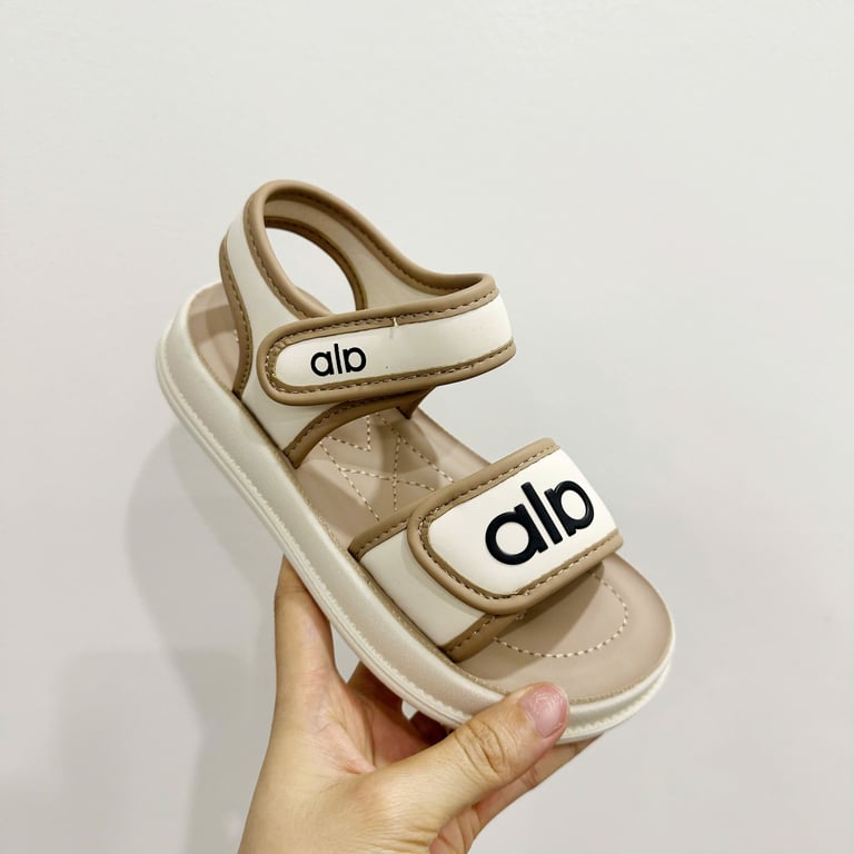 M195 Sandal Quai Dán Chữ Hàn Quốc Cho Bé Gái (Size 26-37)