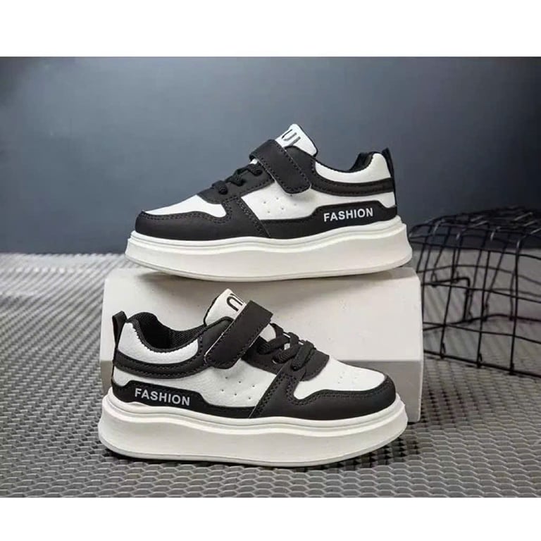 M137 Giày Thể Thao Trẻ Em Cổ Thấp Trắng Kem & Đen Trắng – Sneaker Bé Trai & Bé Gái Da Mềm Êm Chân, Quai Dán Tiện Lợi Đi Học, Đi Chơi