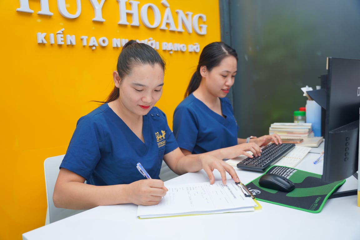 Combo Tẩy Trắng + Cạo Vôi Răng Chỉ 499K – Ưu Đãi Hấp Dẫn Tháng Này