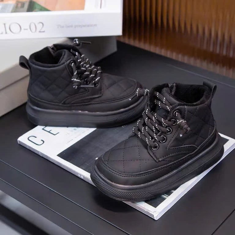 M026 Giày Boot Cổ Lót Lông Cho Bé Trai & Bé Gái Style Hàn Quốc – Giày Thể Thao Bốt Chần Chỉ Ô Tám Êm Chân Khóa Kéo Tiện Lợi (Size 26-36)