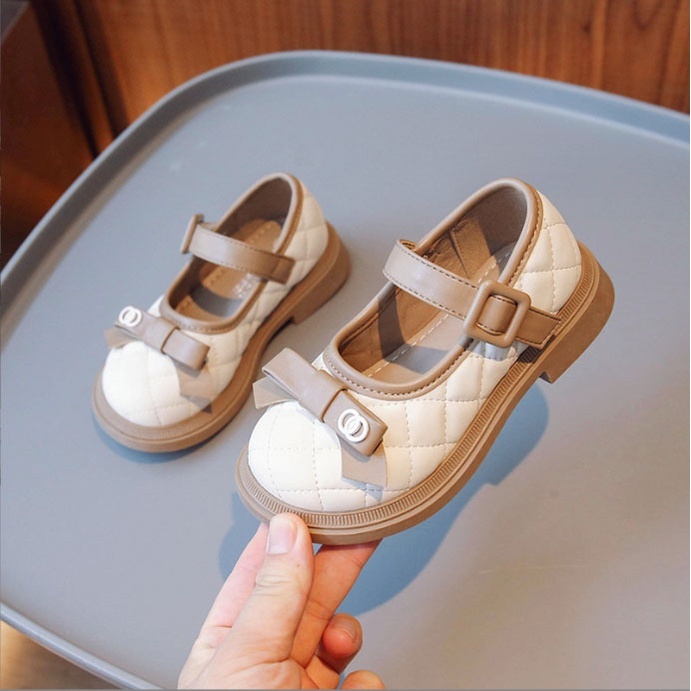 M030 Giày Búp Bê Bé Gái Mũi Tròn Chần Chỉ Ô Trám Đính Nơ – Giày Bệt Da Mềm Phong Cách Hàn Quốc Quai Cài Tiện Lợi Đi Học, Đi Tiệc (Size 26 - 36)