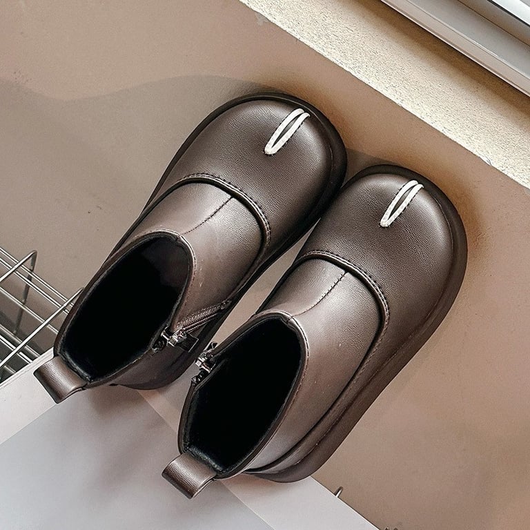 M044 Giày Bốt Bé Gái & Bé Trai Cổ Ngắn Da Mềm Mũi Tròn – Boots Trẻ Em Khóa Kéo Hông Tinh Tế Đế Đúc Êm Chân Đi Học, Đi Play, Du Lịch (Size 26 - 36)