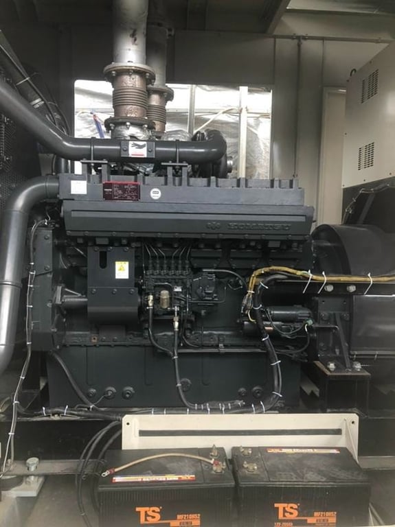 Máy phát điện cũ Komatsu 1000kVA Thumbnail 3