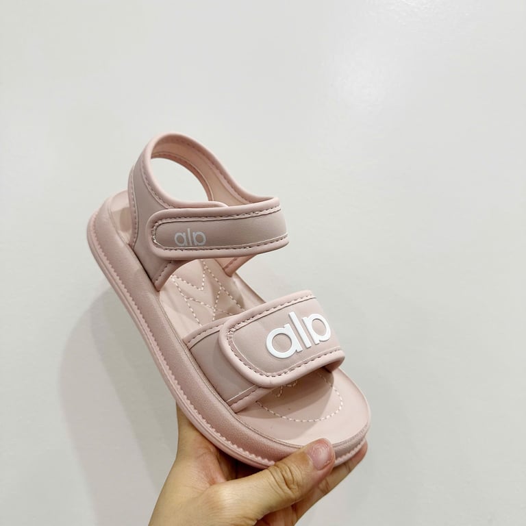 M195 Sandal Quai Dán Chữ Hàn Quốc Cho Bé Gái (Size 26-37)