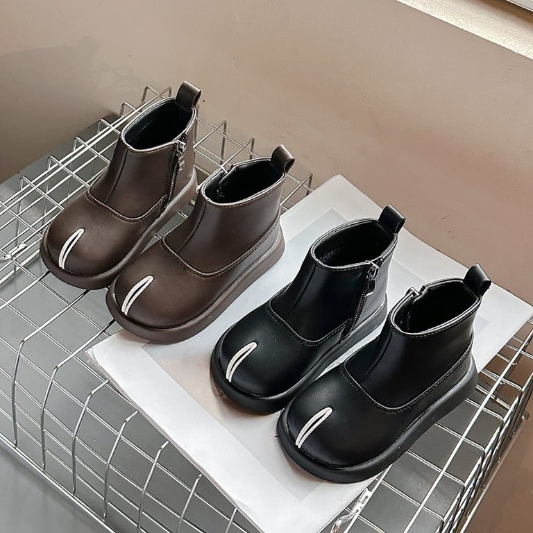 M044 Giày Bốt Bé Gái & Bé Trai Cổ Ngắn Da Mềm Mũi Tròn – Boots Trẻ Em Khóa Kéo Hông Tinh Tế Đế Đúc Êm Chân Đi Học, Đi Play, Du Lịch (Size 26 - 36)