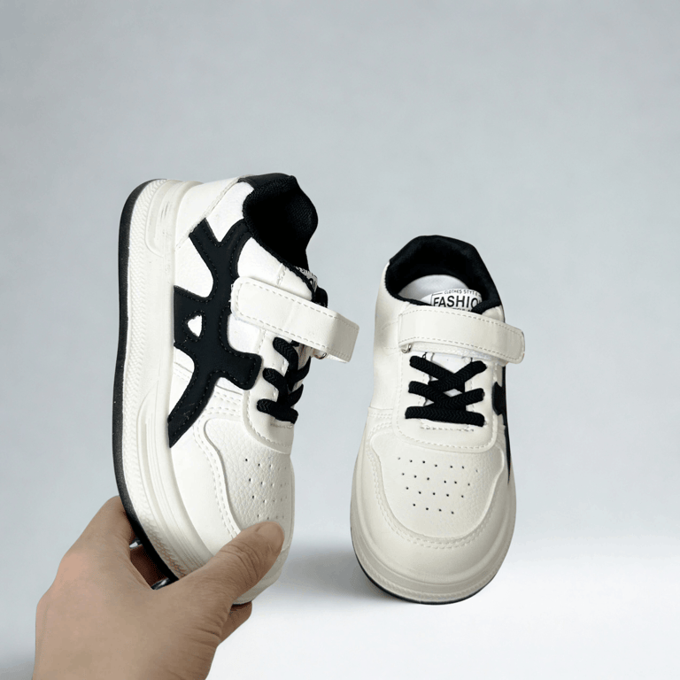 M134 Giày Thể Thao Sneaker Trẻ Em Đen Trắng Cá Tính Hàn Quốc (Size 27-38)