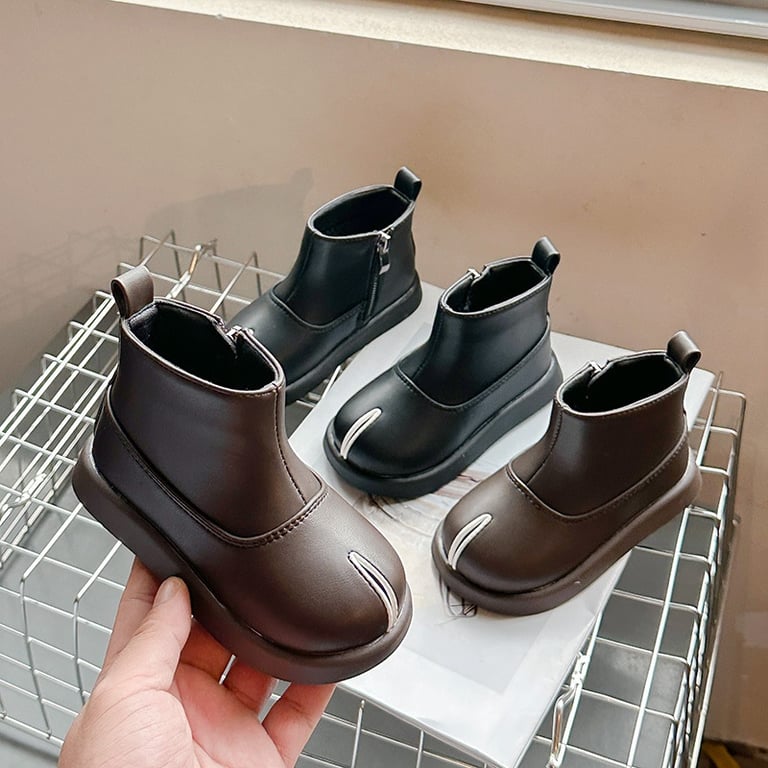 M044 Giày Bốt Bé Gái & Bé Trai Cổ Ngắn Da Mềm Mũi Tròn – Boots Trẻ Em Khóa Kéo Hông Tinh Tế Đế Đúc Êm Chân Đi Học, Đi Play, Du Lịch (Size 26 - 36)