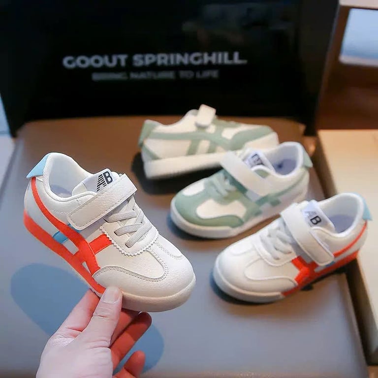M024 Giày Thể Thao Trẻ Em Cổ Thấp Phối Sọc Nổi Bật – Sneaker Bé Trai & Bé Gái Da Mềm Quai Dán Tiện Lợi Đi Học, Đi Chơi (Size 31 - 36)