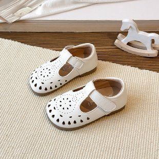 M186 Giày Búp Bê T-Strap Đục Lỗ Hoa Văn Vintage Cho Bé Gái (Size 26-30)