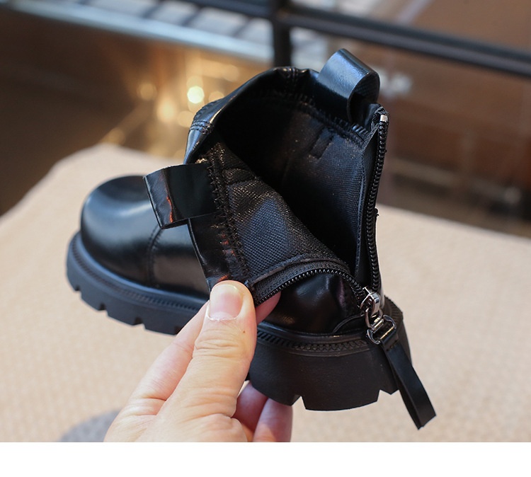 M047 Giày Bốt Trẻ Em Cổ Ngắn Da Bóng Phong Cách Hàn Quốc – Boots Bé Trai & Bé Gái Khóa Kéo Sau Cổ Chun Đế Răng Cưa Chống Trượt (Size 26 - 36)