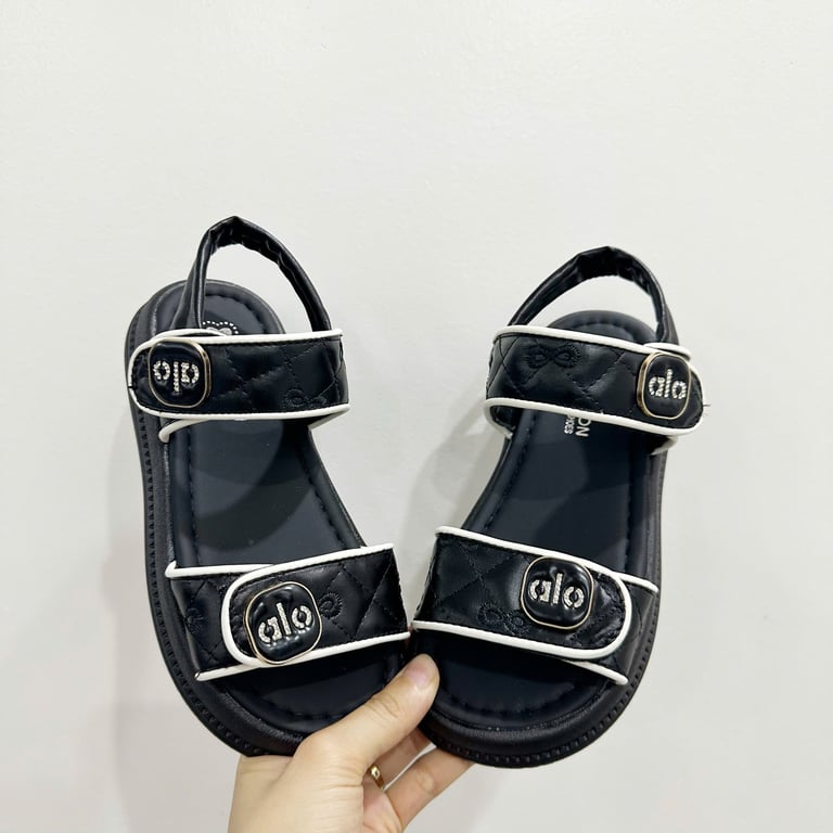 M197 Sandal Bé Gái Quai Dán Chần Bông Đính Khóa Chữ Alo Hàn Quốc (Size 26-37)