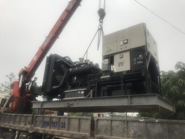 Máy phát điện cũ Komatsu 1000kVA Thumbnail 4